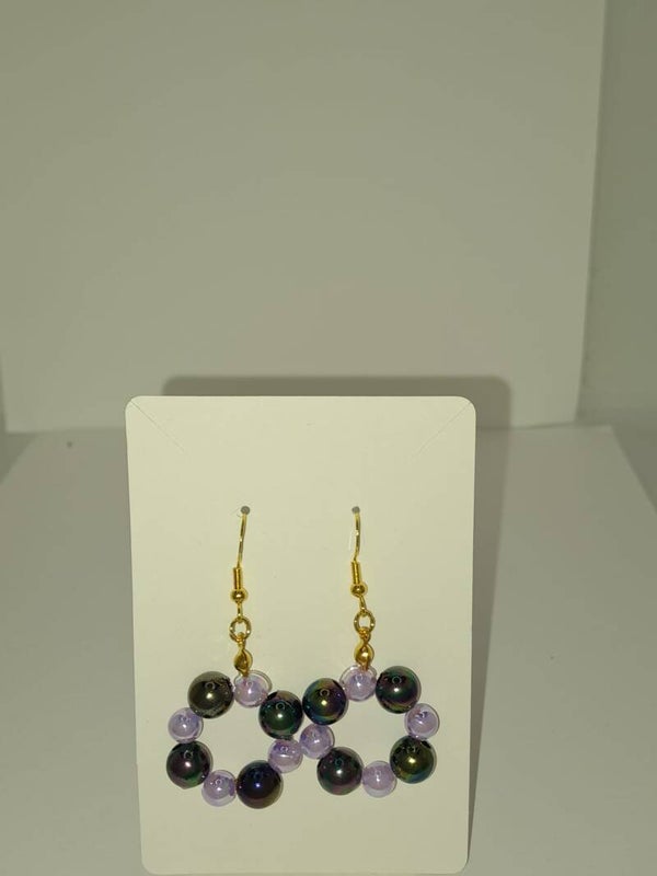 Ohrringe „Mondlicht“ mit Goldfarbenen Ohrhaken– Handgemacht mit irisierendem Glanz