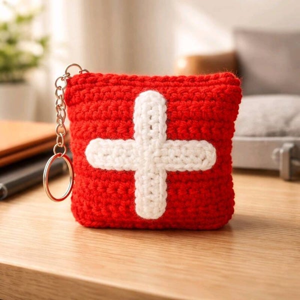 Handgehäkelter Schlüsselanhänger „Schweiz“