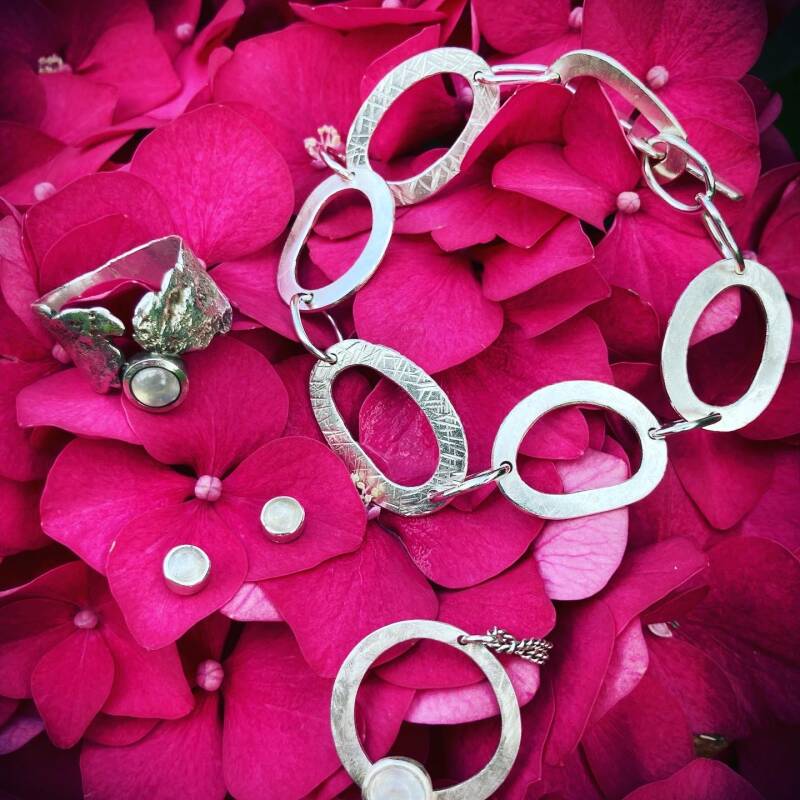 zilveren armband hanger en ring met maansteen