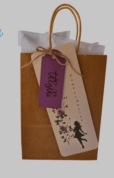 Gavepose til konfirmation-  pige