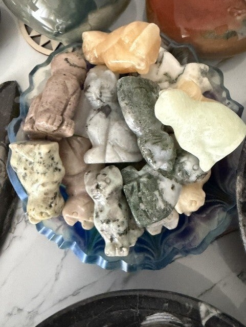 Figurines Chat diverses pierres