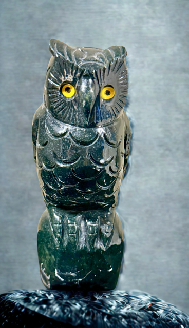 Chouette Obsidienne Noir 560 grammes 13 cm hauteur