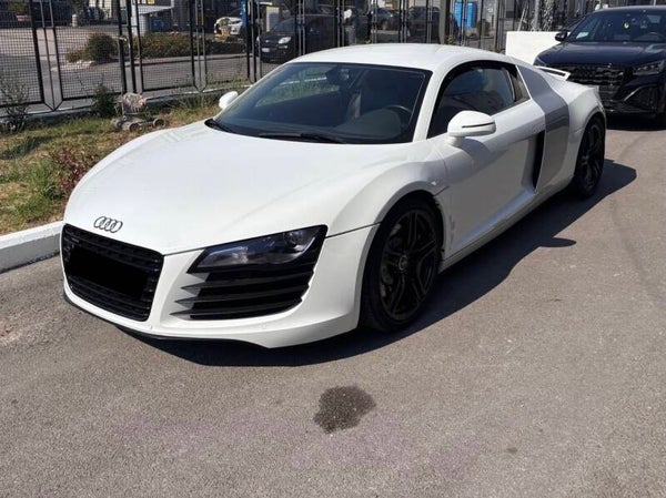 AUDI R8 V8