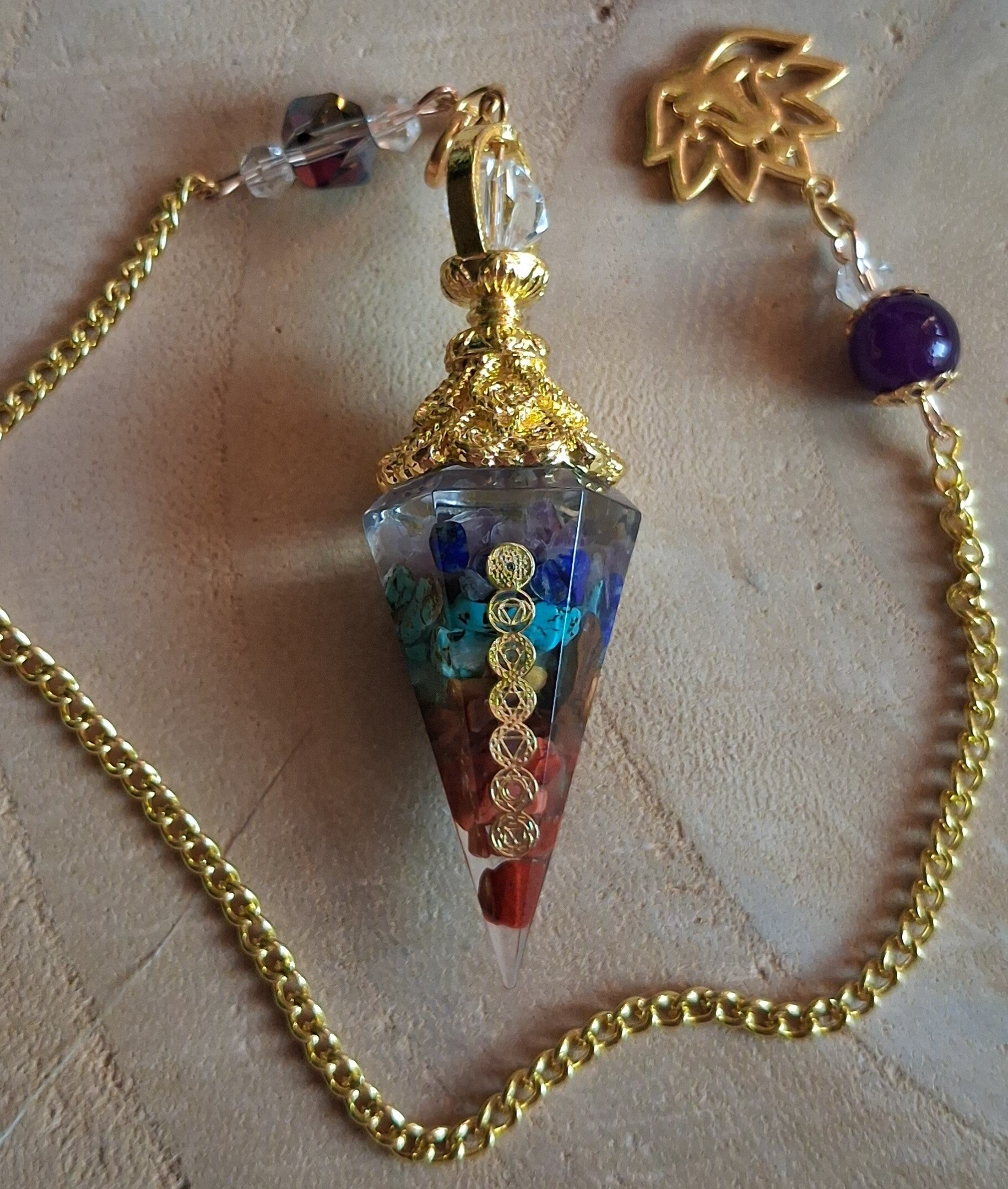 Pendel Orgonite Chakra: Goudkleurig met Lotusbloem hanger