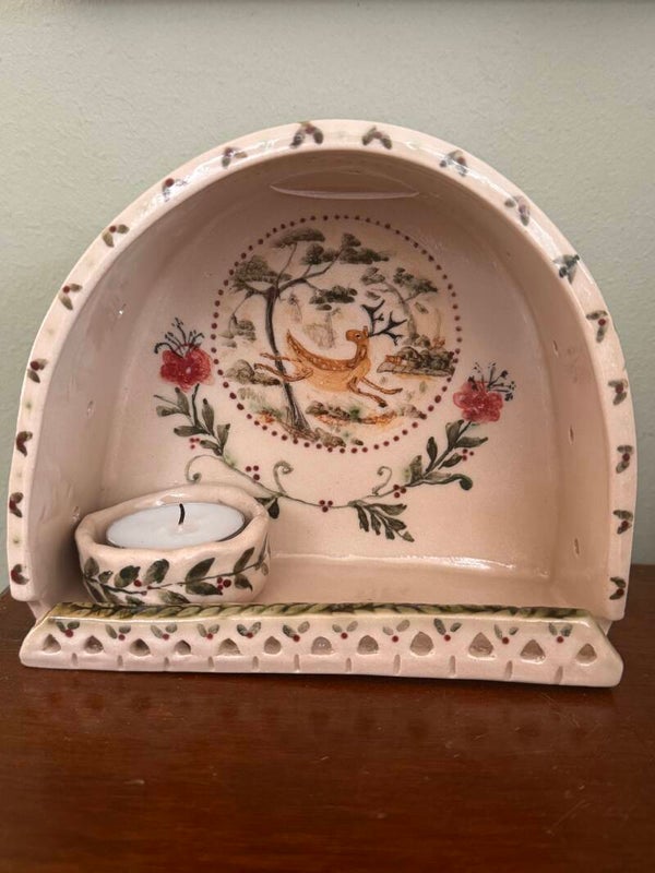 Decoratief plankje met hert en bloemen