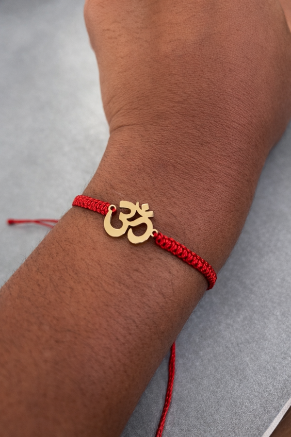 Bracelet corde rouge symbole « OM »