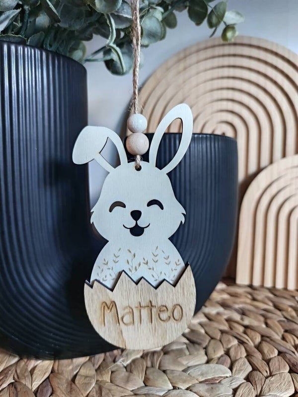 Personalisierter Osteranhänger aus Holz – Hase im Ei mit Wunschname (ca. 13 cm)