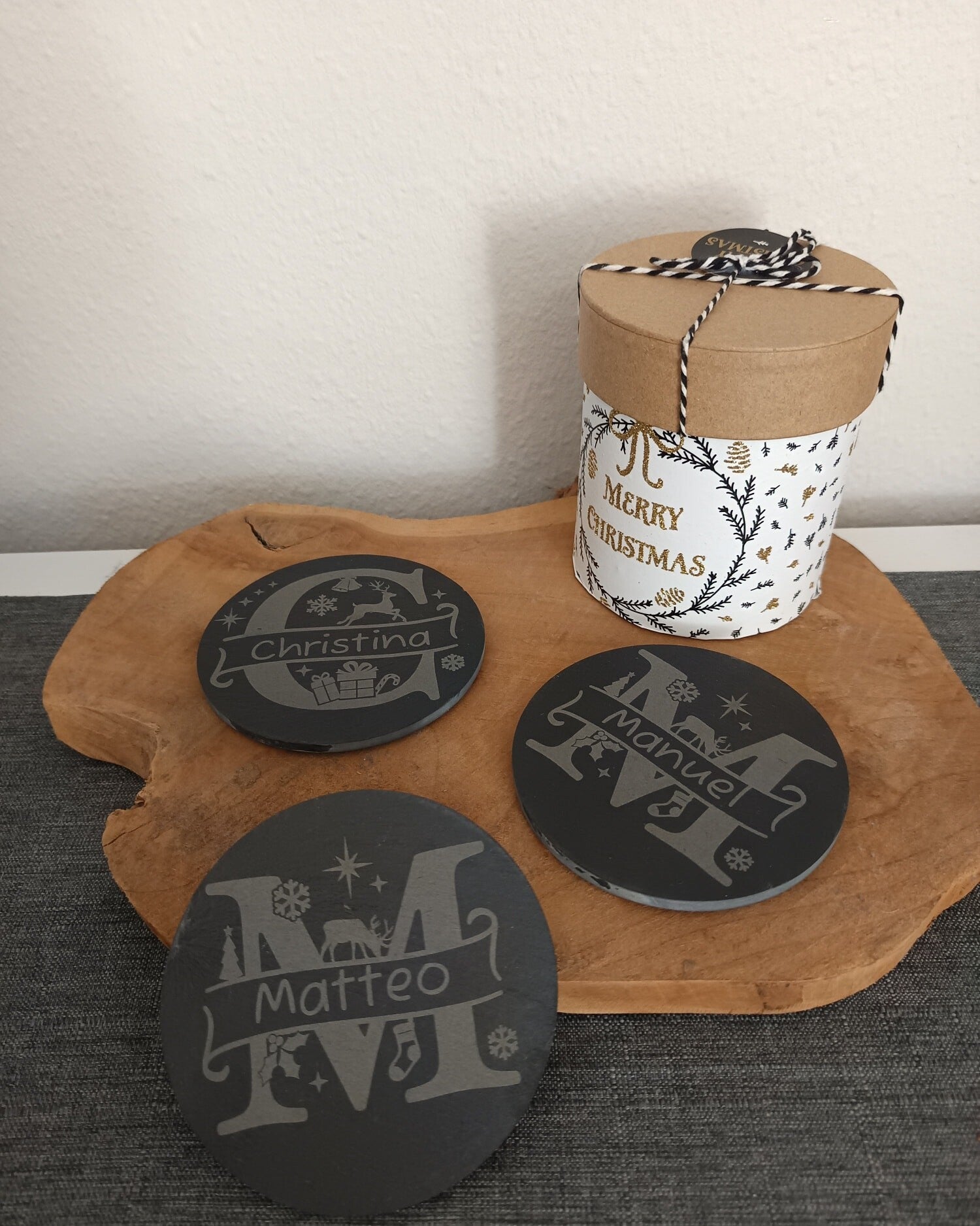 Personalisierte Schieferuntersetzer Weihnachten – Gravierter Untersetzer mit Namen