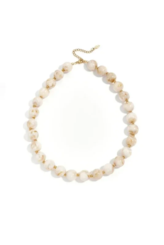 Kralenketting met gouden kralen beige