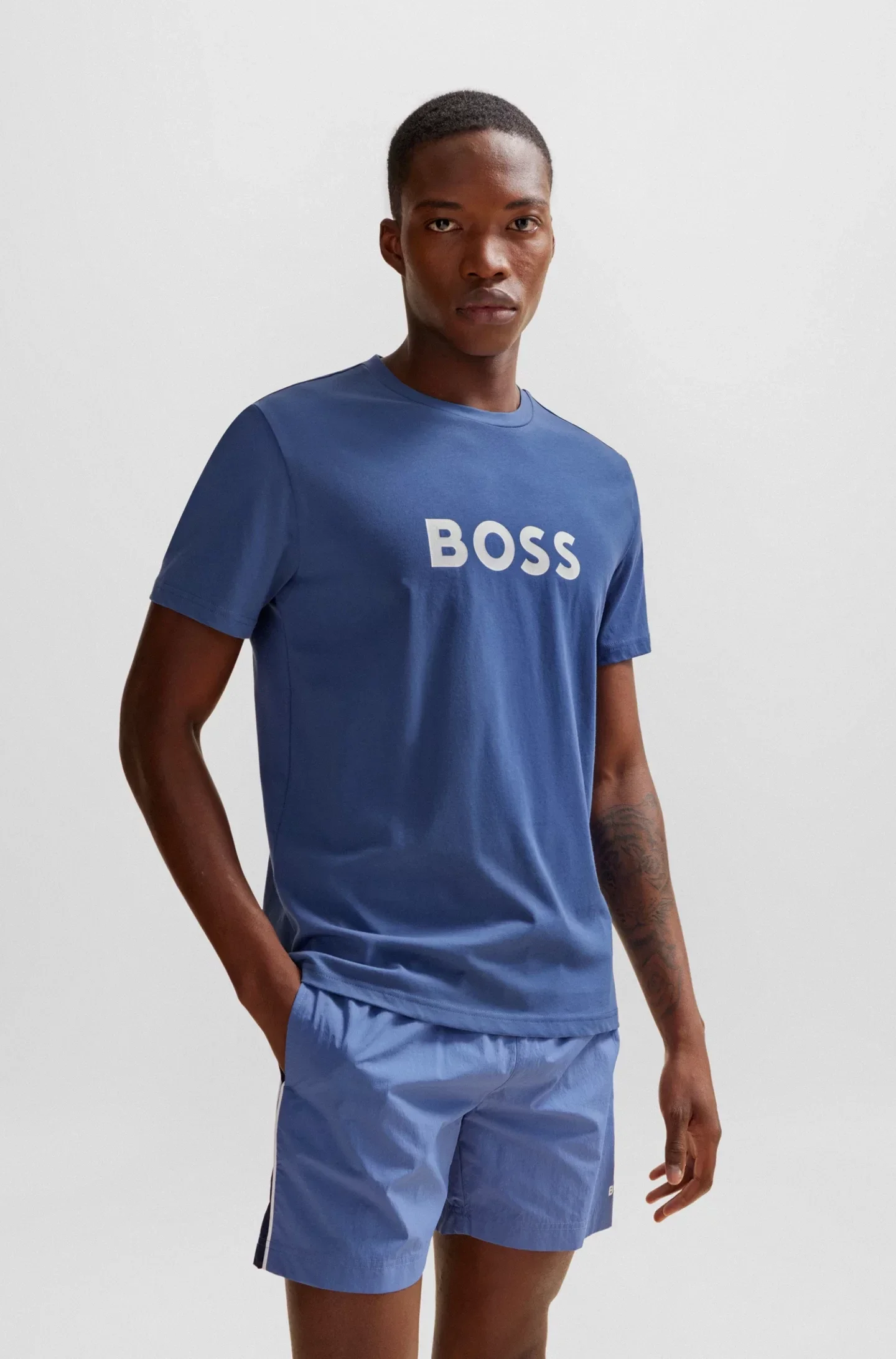 T-SHIRT BOSS EN COTON BIOLOGIQUE AVEC GRAND LOGO - med blue
