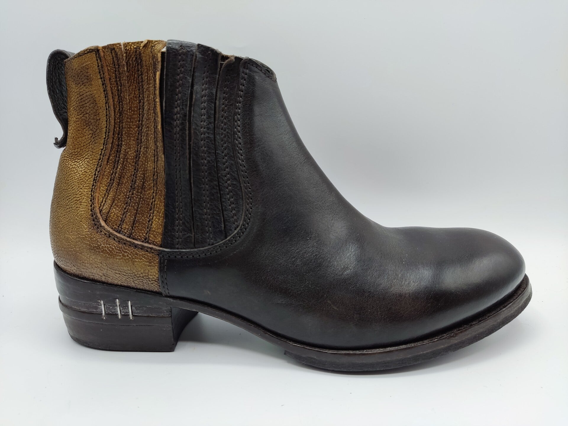 Moma Stiefelette dunkelbraun / gold