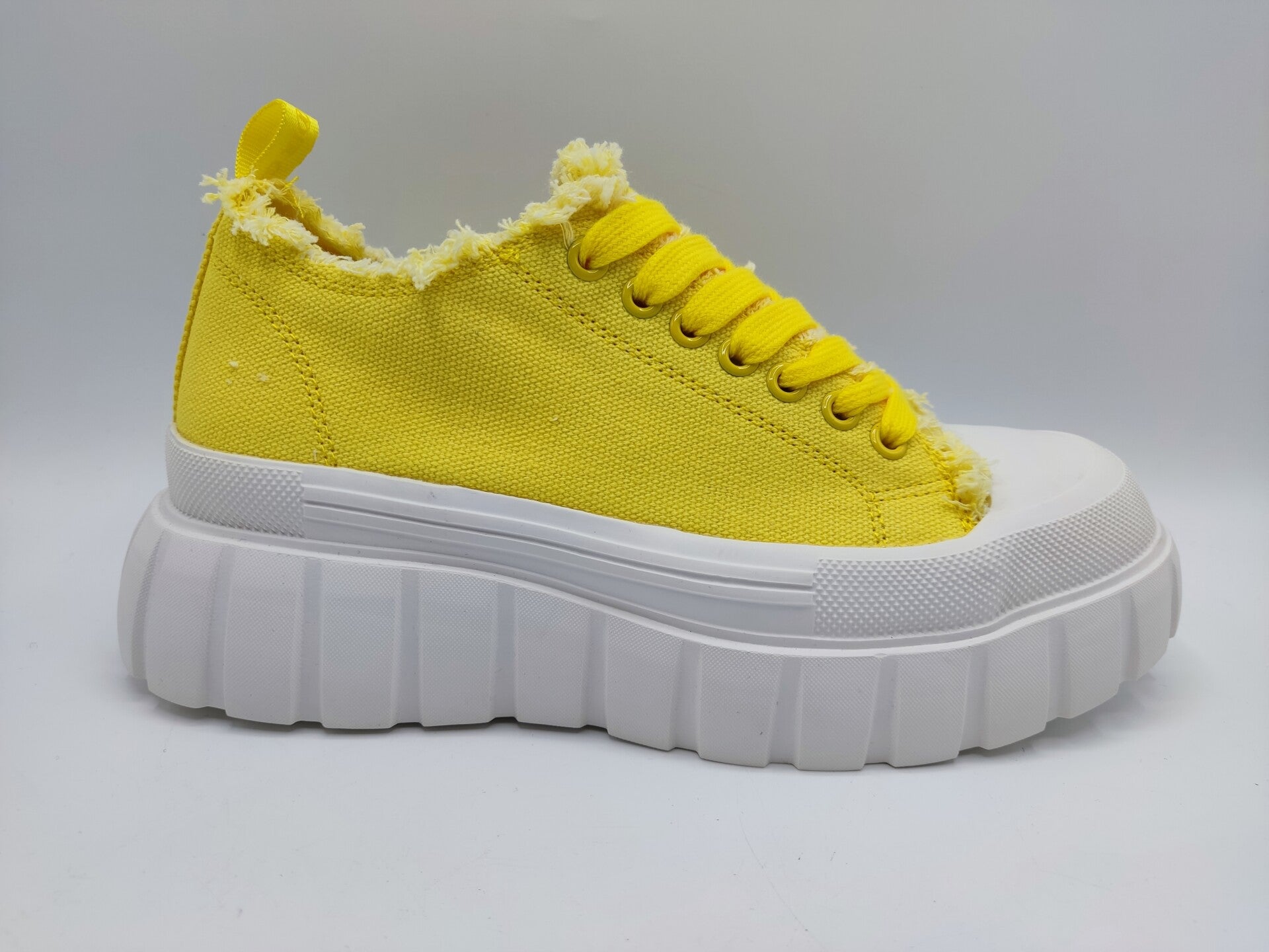 Café Noir Leinenschuh gelb