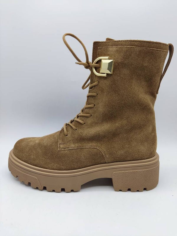 Gabor Stiefeltte lion