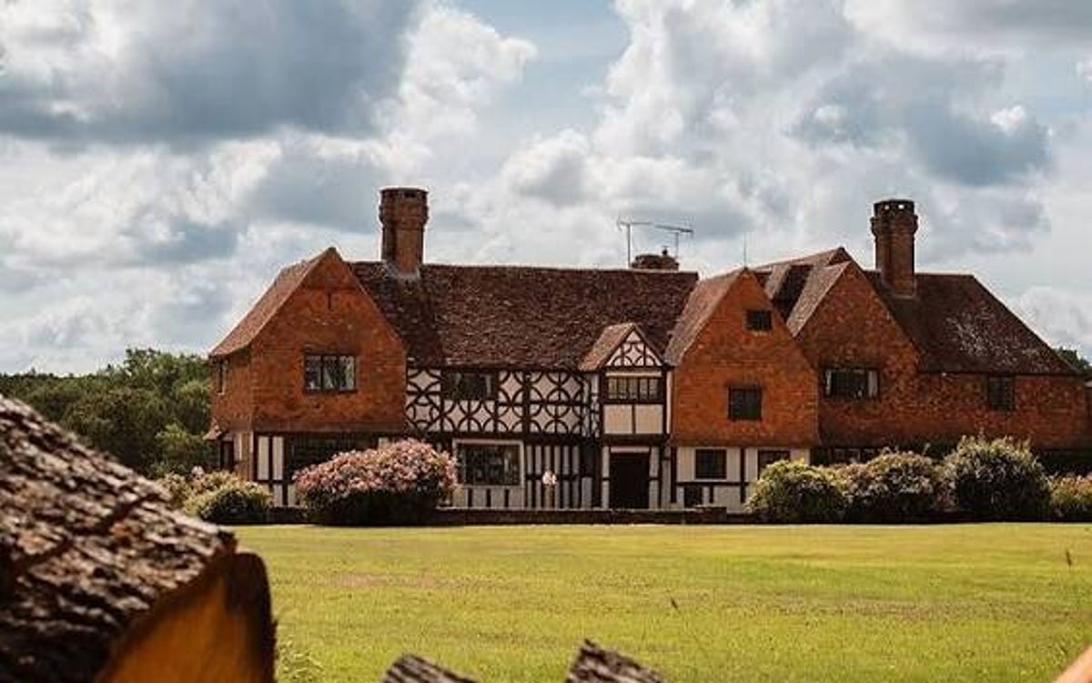 Burningfold Manor, Dunsfold