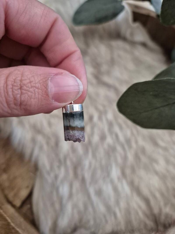 Amethist hangertje ruw, rond met zilver - 2
