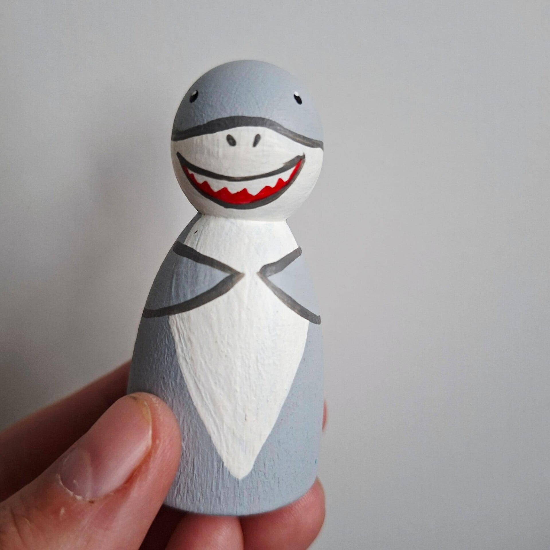 LV - peg doll haai