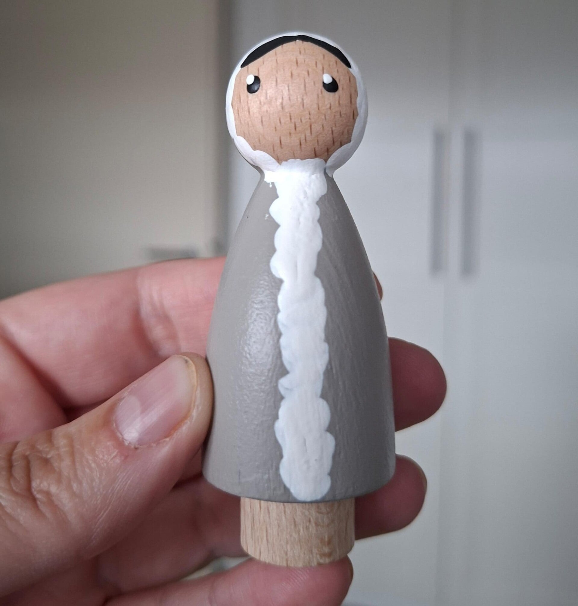 LV - Peg doll eskimo met stekervoetje maat Grimms