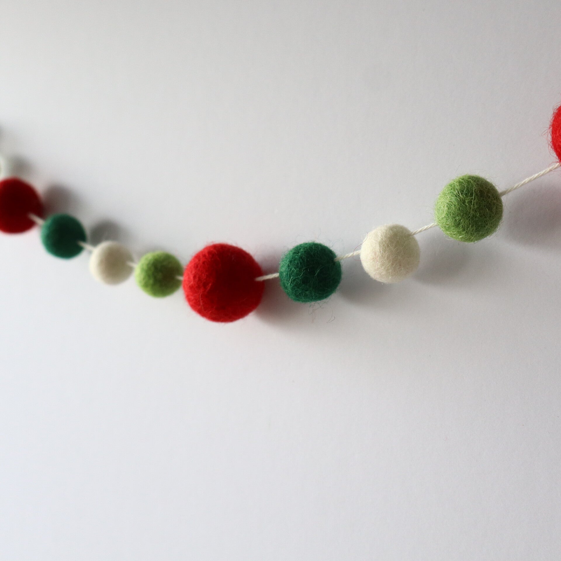 Slinger pompons vilt - Kerst