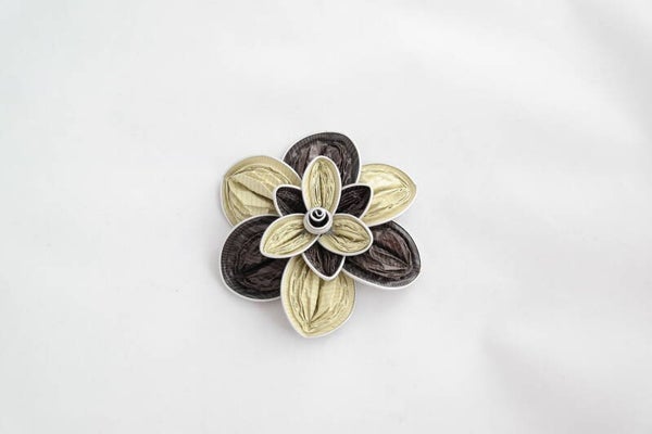 broche wit-bruin
