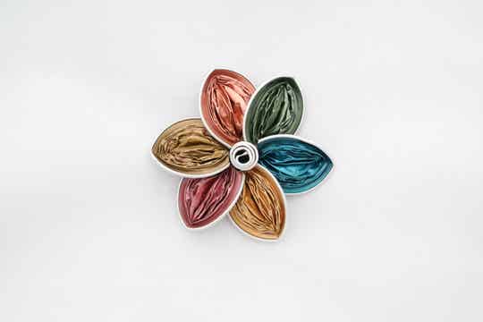 broche kleurenbom