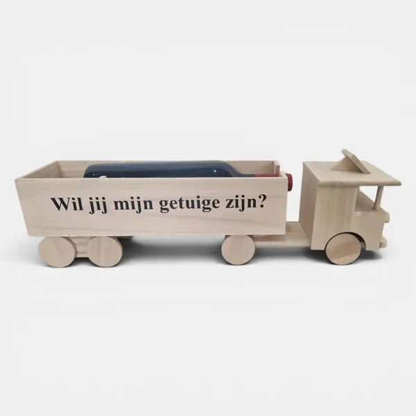 Houten vrachtwagen voor fles wijn met eigen tekst – gepersonaliseerd cadeau