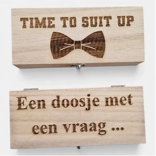 Flesopener getuige vragen in houten geschenkdoos