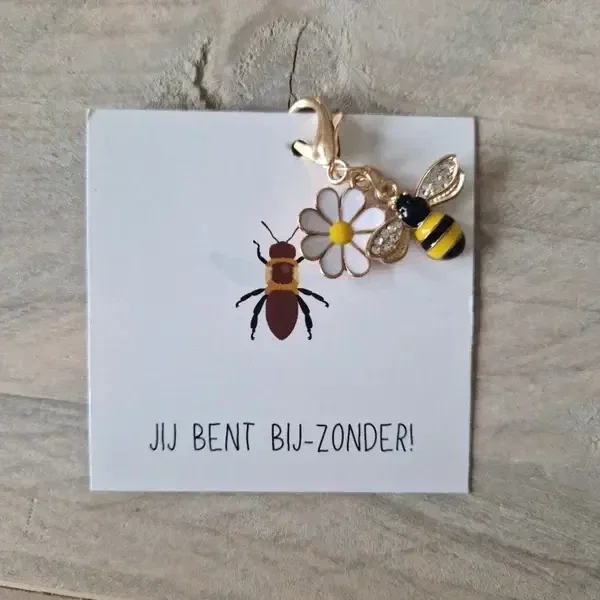 Bijtje gelukshanger met kaartje
