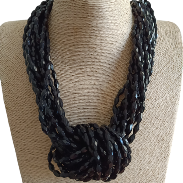COLLAR NUDO