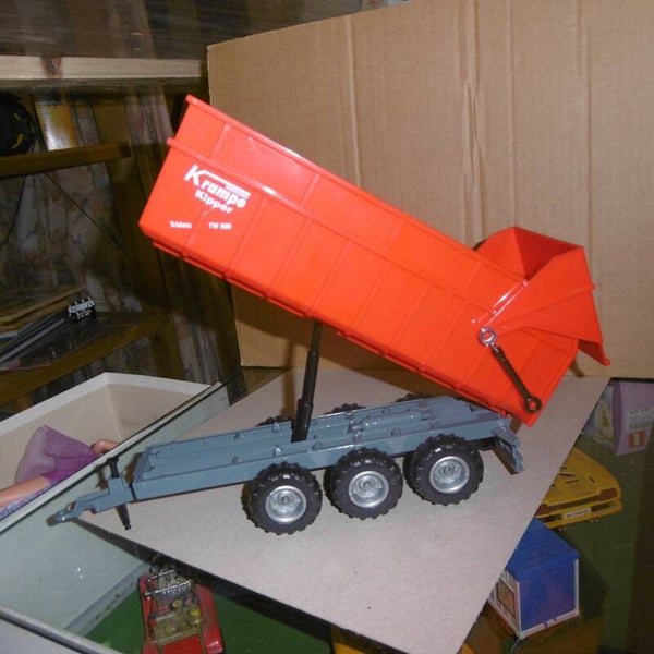 SIKU 2966 Krampe Kipper Tridem Dreiachs Muldenkipper TW 800 1:32
