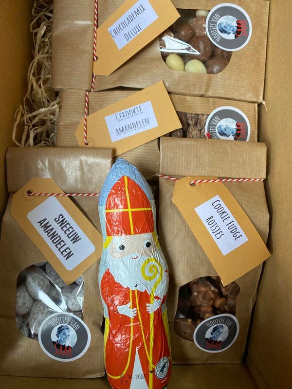 Sintdoos "Hij komt, Hij komt" €16.06ex.