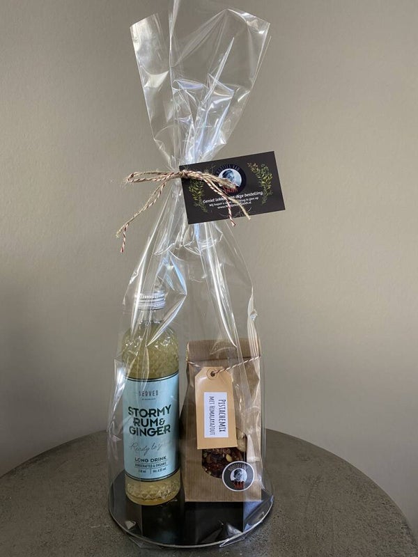 Pistachemix met de cocktail “Stormy rum & ginger”