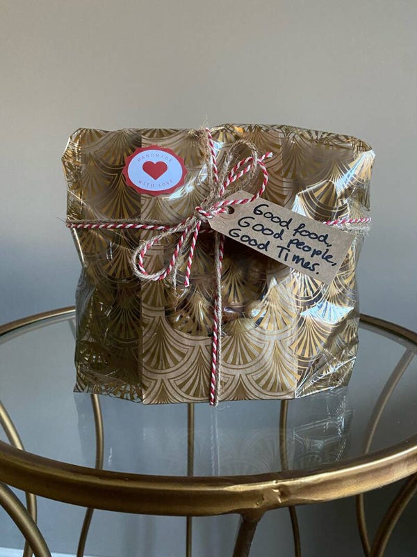 Pakketje met gezouten pecannoten, appeltaart rotsjes en caramel zeezout fudge