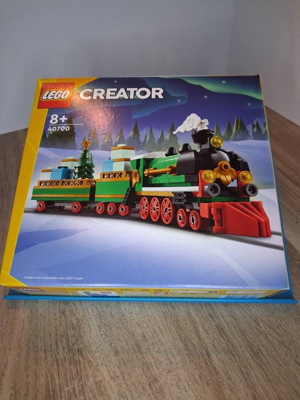 1 LEGO 40700 (Winter Holiday Train)