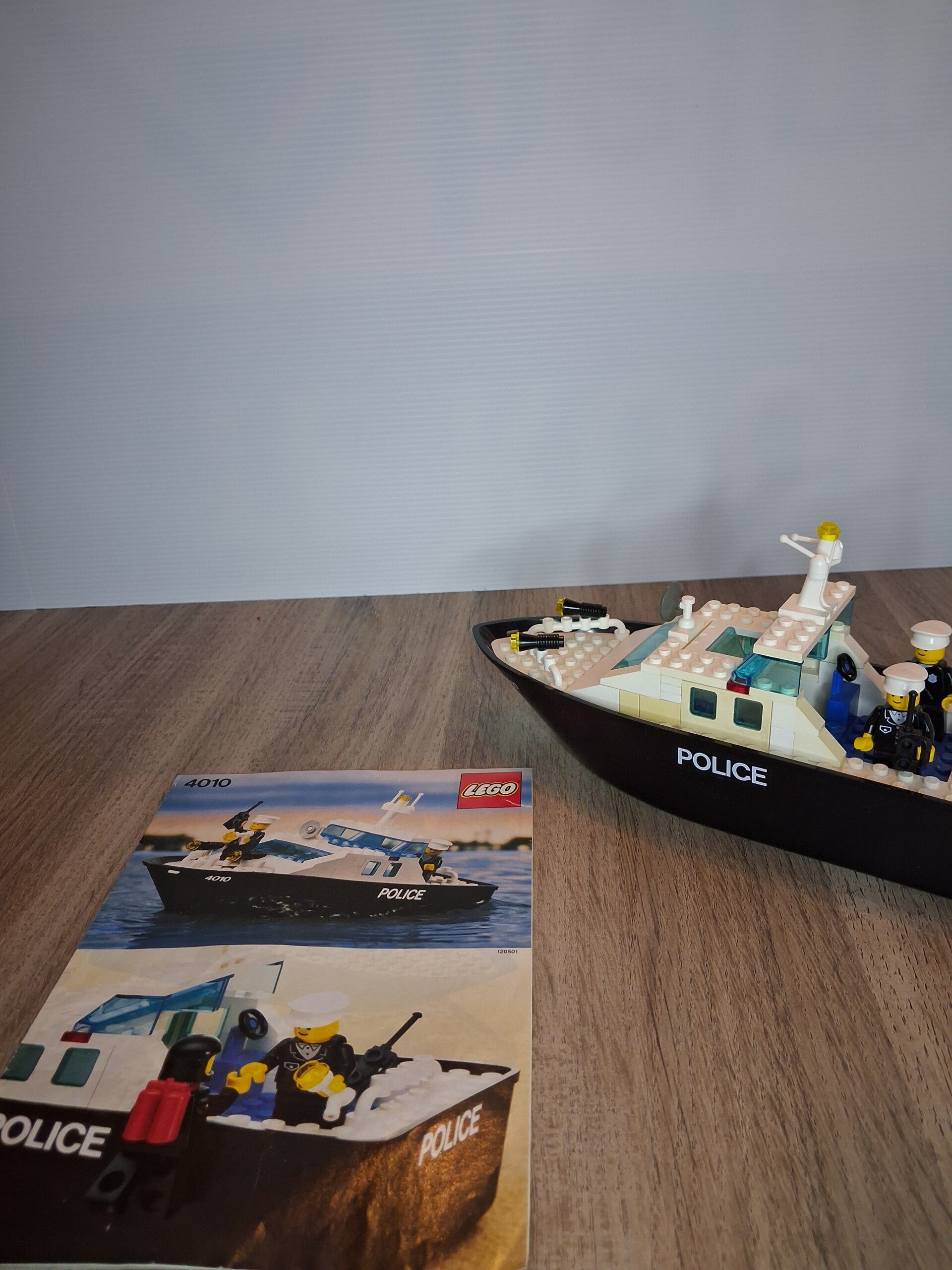 2 LEGO 4010 – Police Rescue Boat (1987)