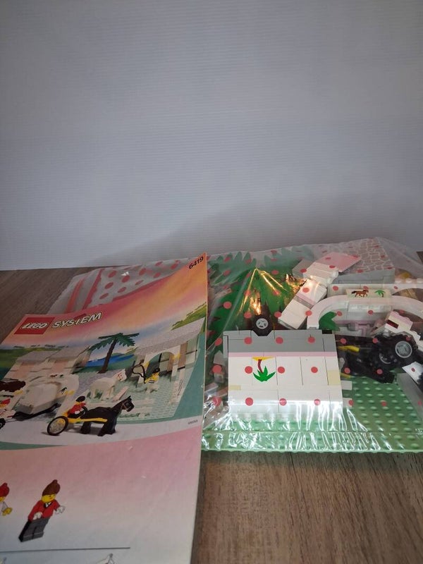 2 LEGO 6419 – Paradisa Rolling Acres Ranch (1992)