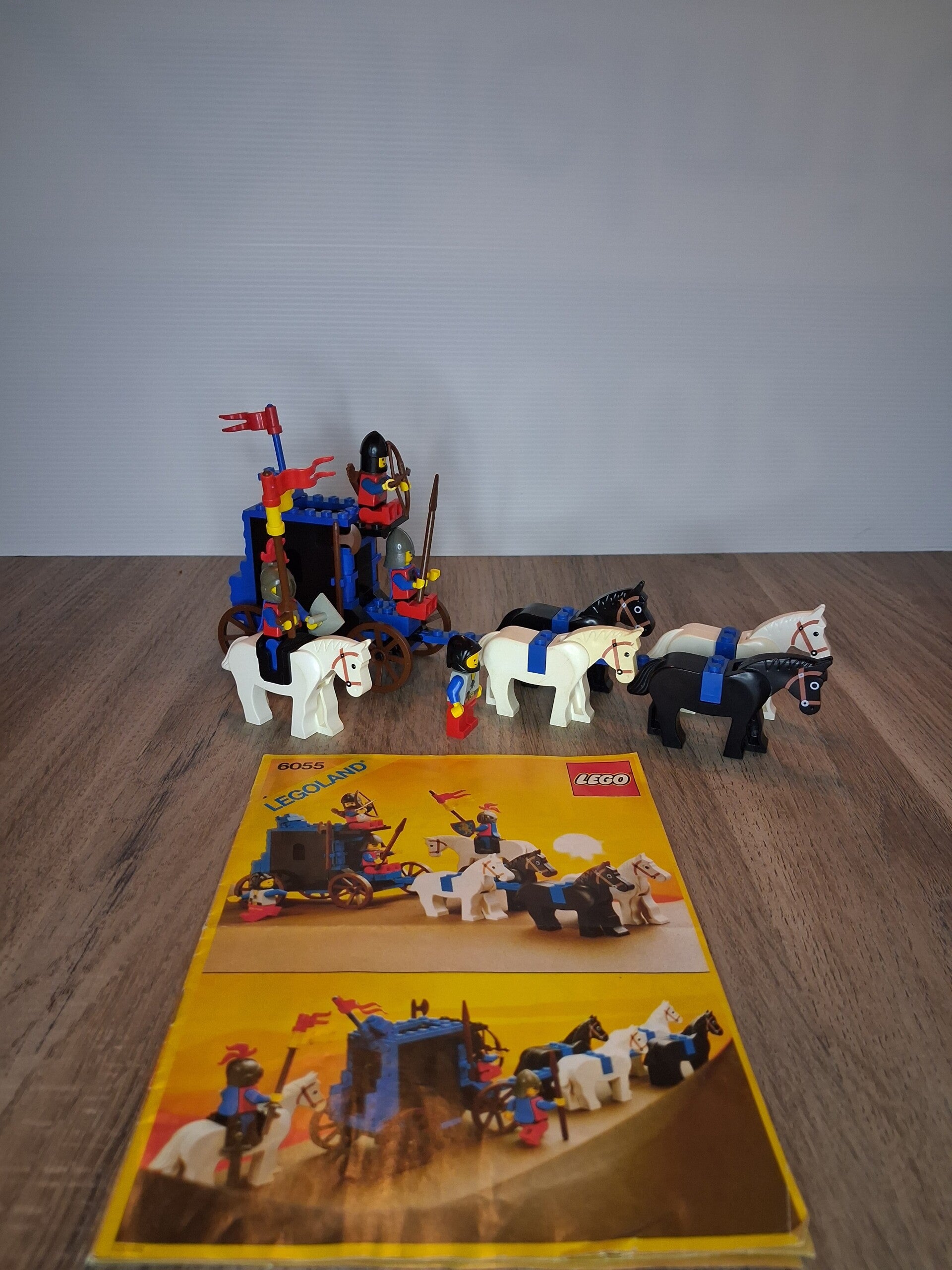 2 castle LEGO 6055 – Prisoner Convoy (1985)