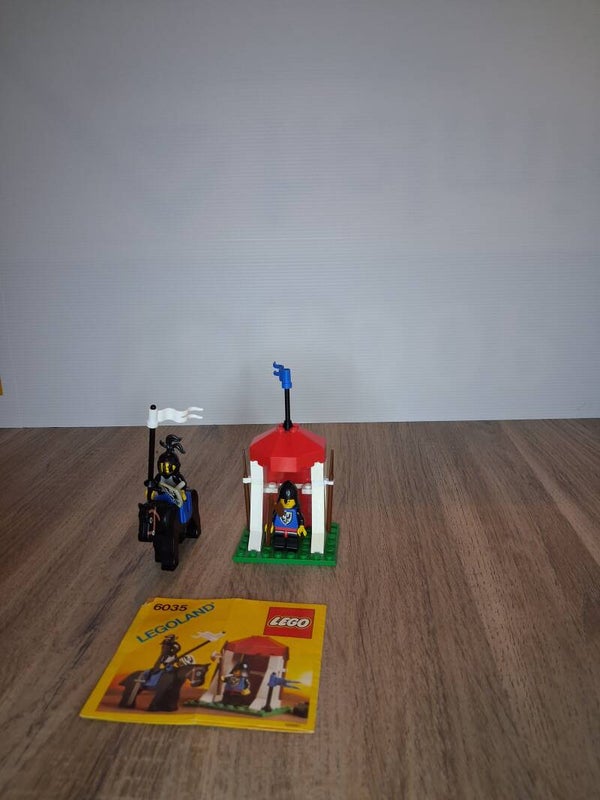 2 castle LEGO 6035 – Castle Guard (1988)
