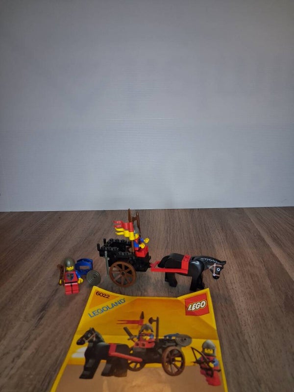 2 castle LEGO 6022 – Horse Cart (1984)
