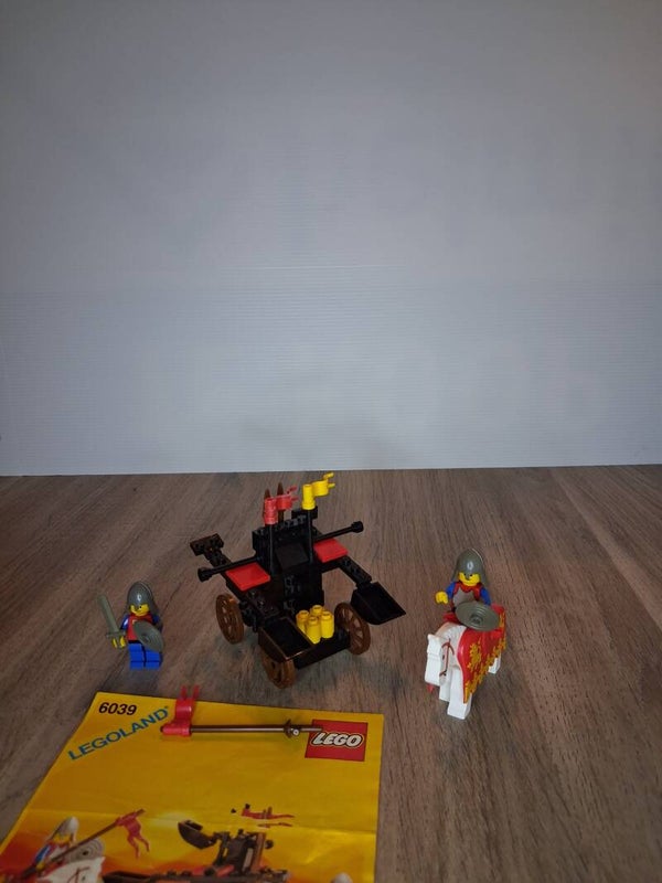2 castle LEGO 6039 – Twin‑Arm Launcher (1988)