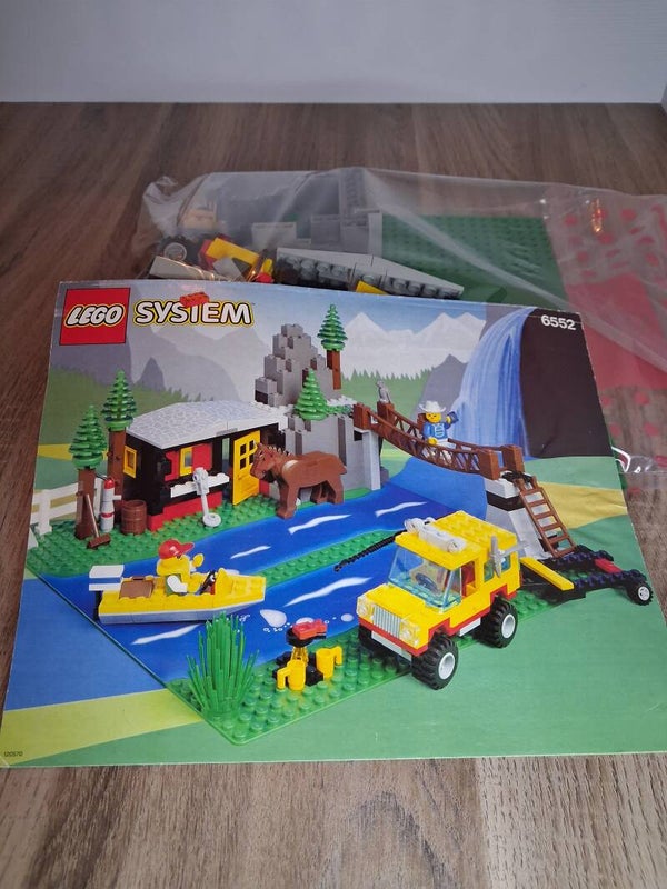 2 LEGO 6552 – Rocky River Retreat
