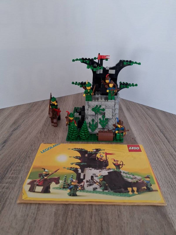 2 castle LEGO 6066 — Camouflaged Outpost (1987)