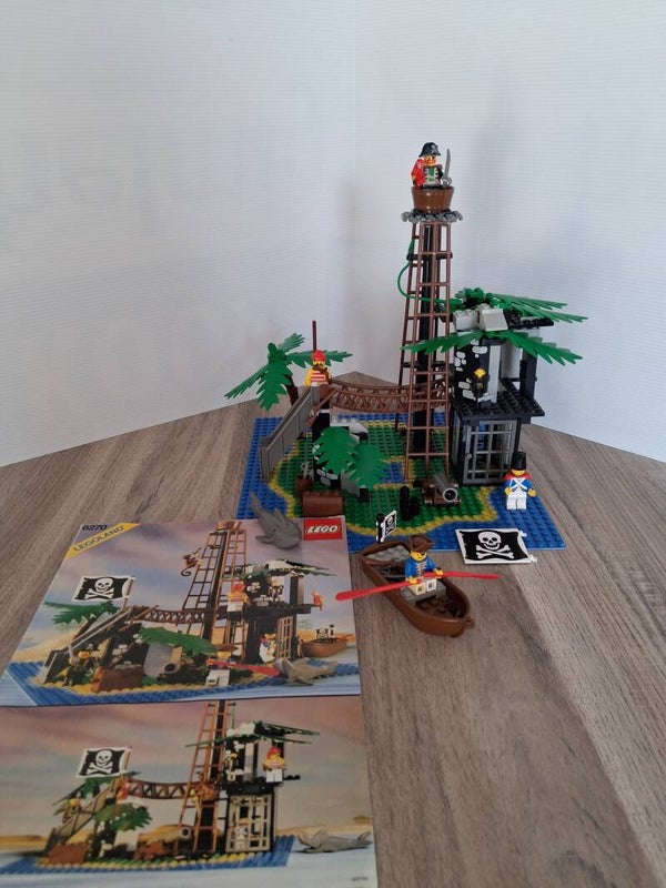 2 piraten LEGO 6270 — Forbidden Island (1989)