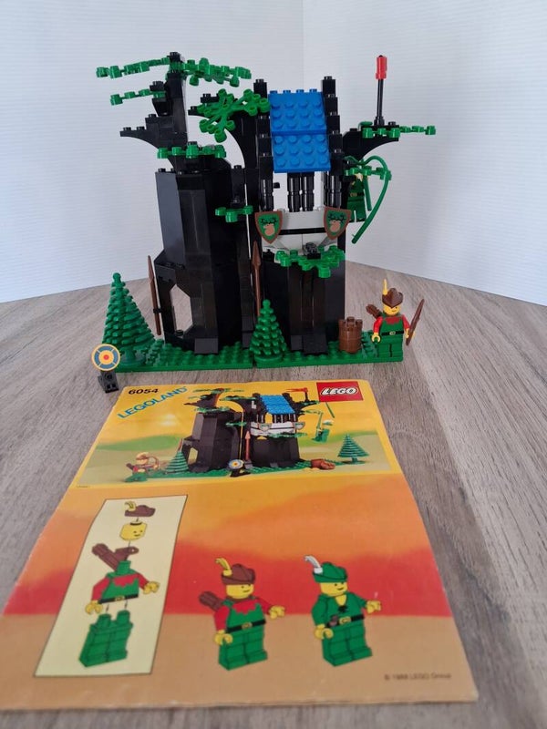 2 castle LEGO 6054 — Forestmen’s Hideout (1988)