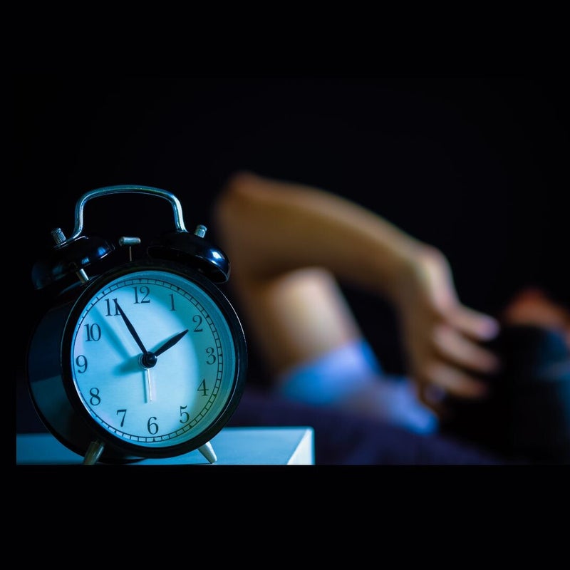 Trouvez la quiétude grâce à l'hypnose pour un sommeil réparateur et revitalisant. L'image représente une personne plongée dans un état de relaxation profonde, illustrant l'exploration de l'hypnose pour favoriser un sommeil paisible.hypnose montpellier