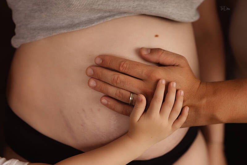 zwangerschap deerlijk waregem belgie kinderfotografie gezinsfotografie familiefotografie kinderfotografie kinderen