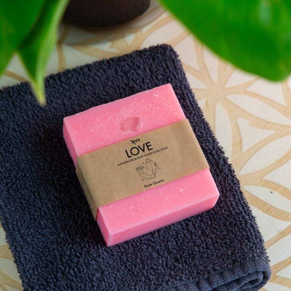Spiru Fair Trade Edelsteen Zeep – Roos & Rozenkwarts – Liefde (100 gram)
