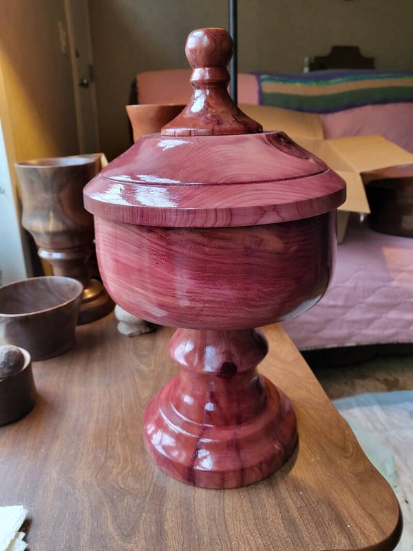 serving bowl with lid and pedestal