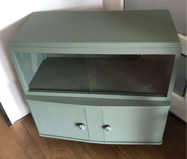 Vitrinekastje /Dressoir Carriage House