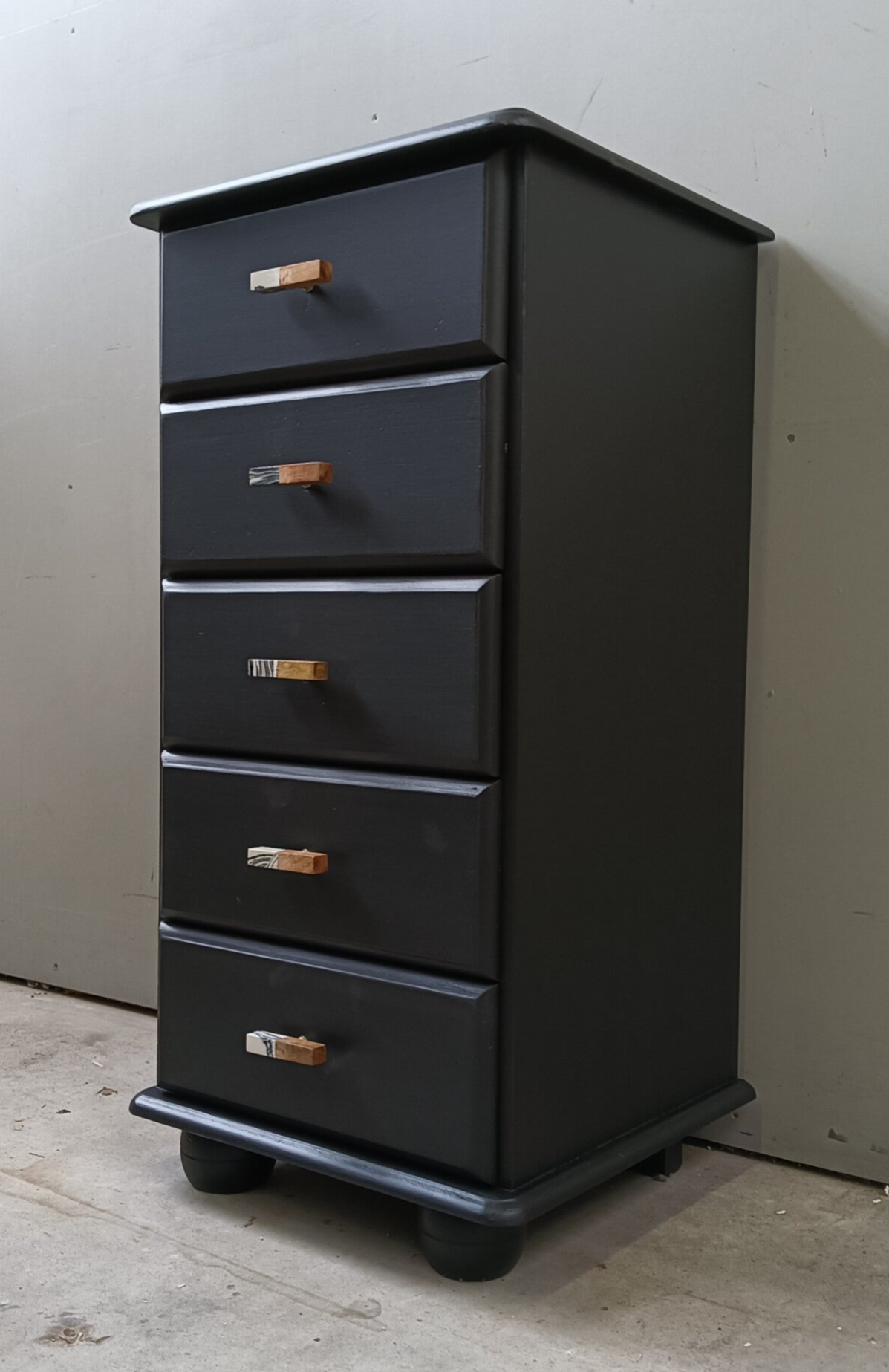 Ladenkastje "Coal Black"