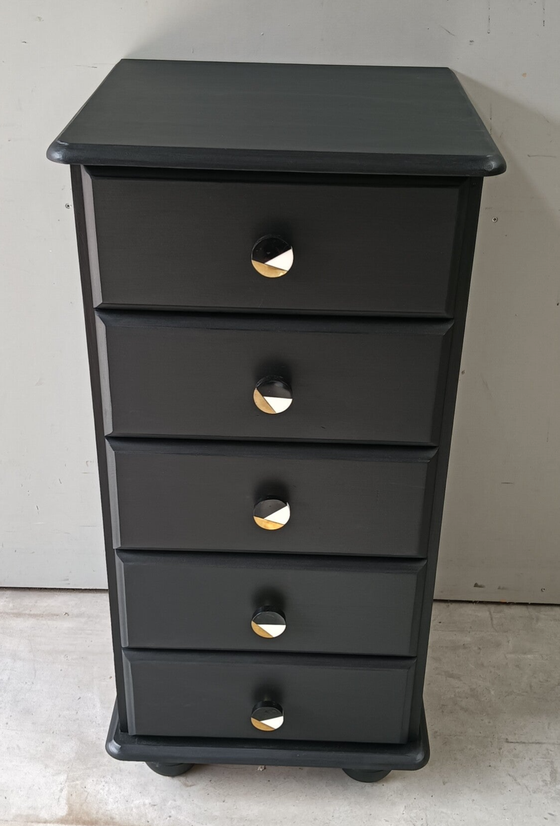 Ladenkastje "Coal Black"